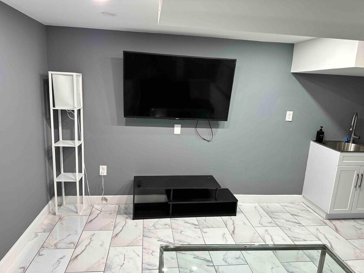 Lovely Basement 1-Bedroom With Free Parking واشنطن المظهر الخارجي الصورة