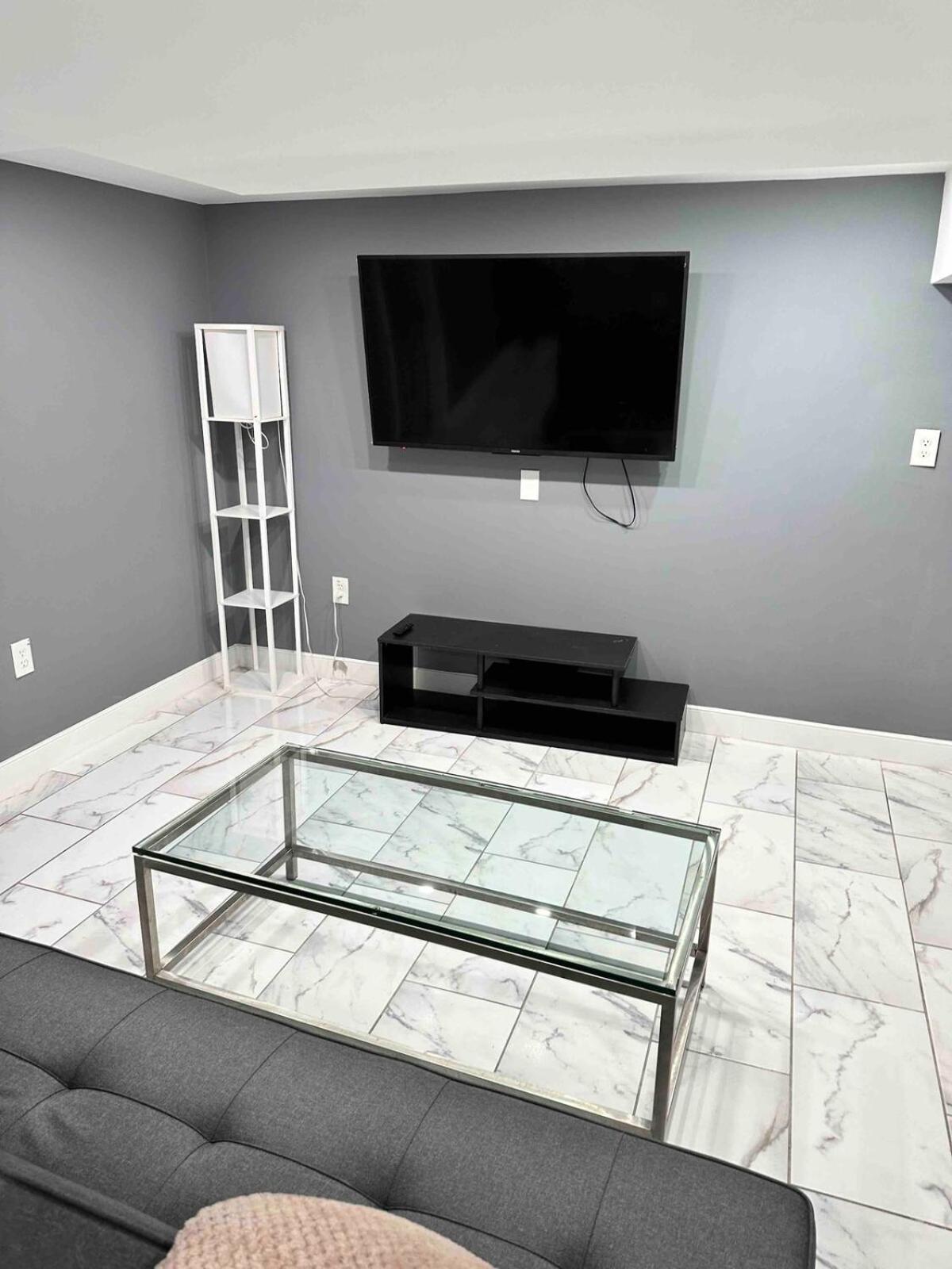 Lovely Basement 1-Bedroom With Free Parking واشنطن المظهر الخارجي الصورة